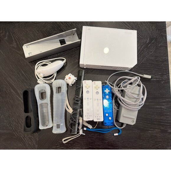 Nintendo Wii Console Bundle RVL-001 W/ Controllers Nunchuk Sensor Bar Silicone C